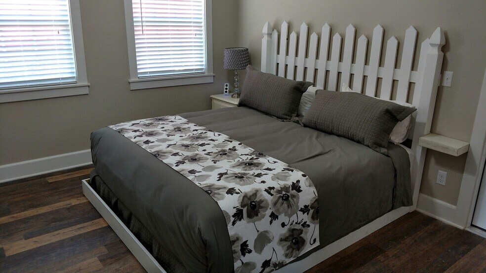 More Photos Of 100 E Washington St, Mountain View Hospitality For Sale