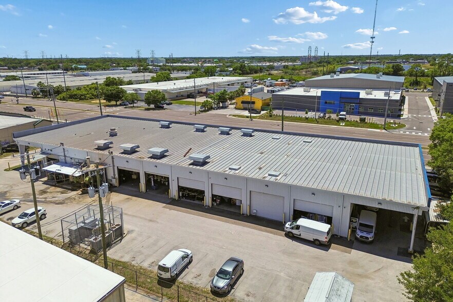 More Photos Of 9945 Race Track Rd, Tampa Industrial For Sale