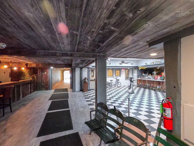 More Photos Of 2006-2024 S Airport Rd W, Traverse City Freestanding For Lease