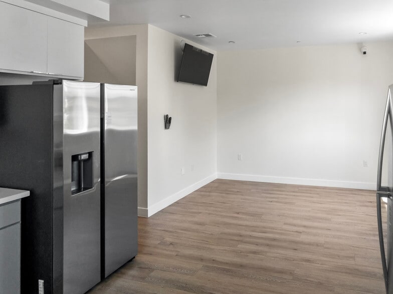 More Photos Of 1135 S Ardmore Ave, Los Angeles Apartments For Sale