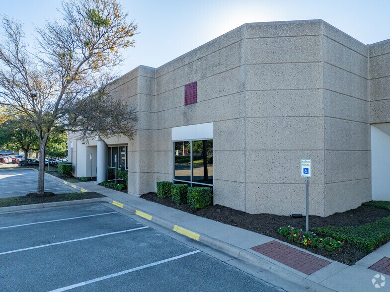More Photos Of 9229 Waterford Centre Blvd, Austin Office For Lease