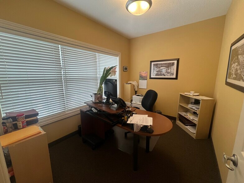 More Photos Of 3820 N Cleveland Ave N, Arden Hills Office For Sale