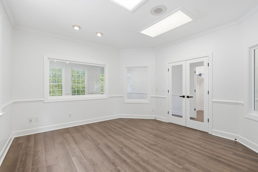 More Photos Of 2856 Johnson Ferry Rd, Marietta Office For Sale