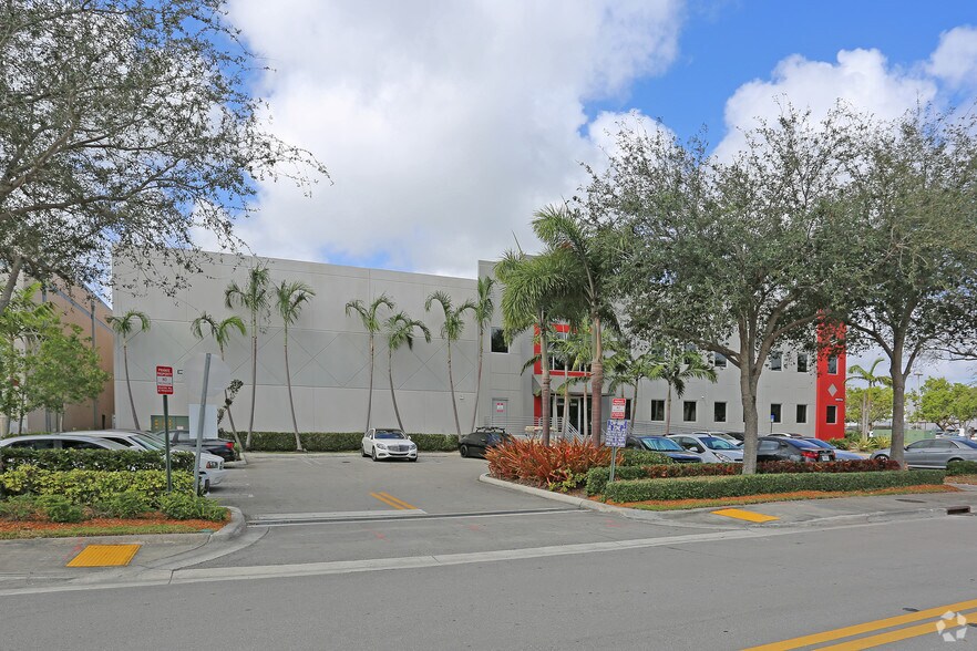 More Photos Of 2260 NW 114th Ave, Doral Warehouse For Lease