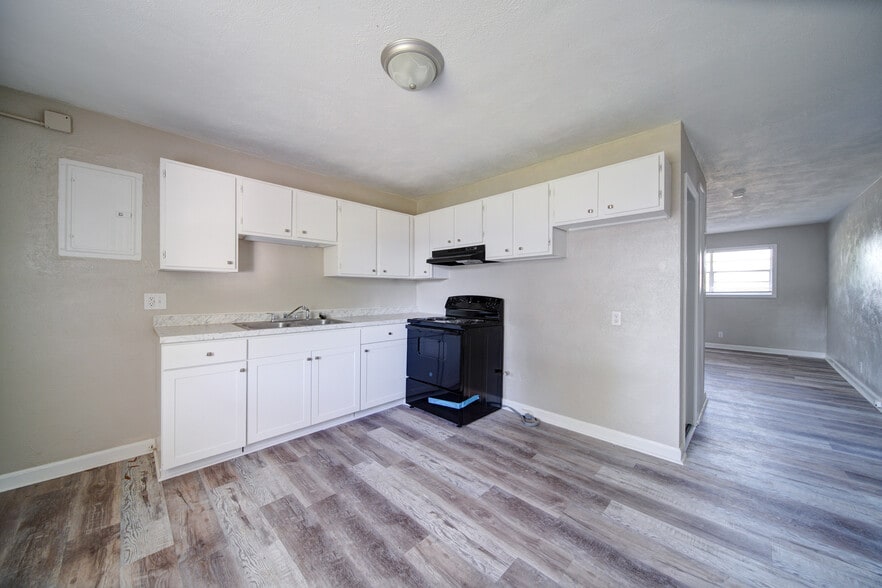 More Photos Of 915 E 2nd St, Winston-Salem Apartments For Sale