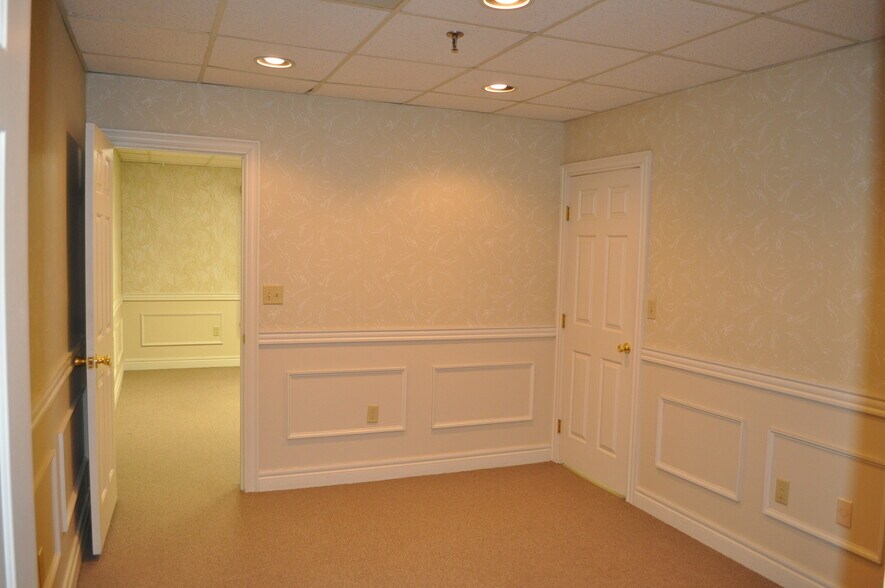 More Photos Of 285 Littleton Rd, Westford Office Residential For Sale