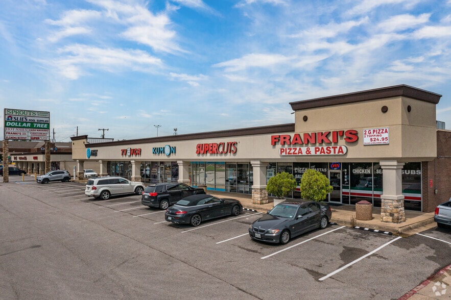 More Photos Of 11722 Marsh Ln, Dallas Storefront For Lease