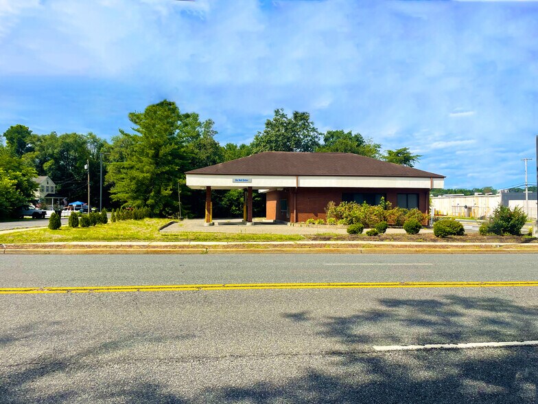 More Photos Of 340 S White Horse Pike, Berlin Bank For Lease