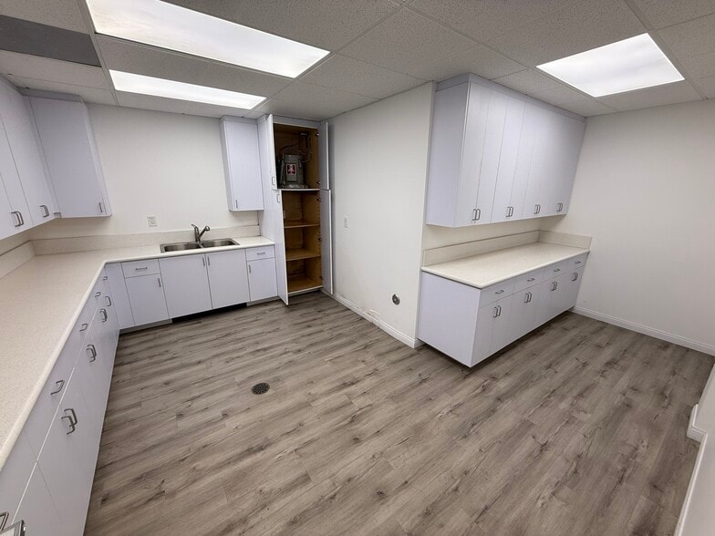 More Photos Of 125 Selandia Ln, Carson Warehouse For Sale