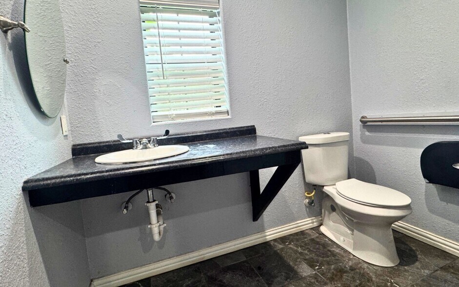 More Photos Of 1707 State Highway 21 W, Caldwell Office For Sale