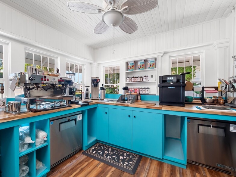 More Photos Of 2135 Mcgregor Blvd, Fort Myers Hospitality For Sale