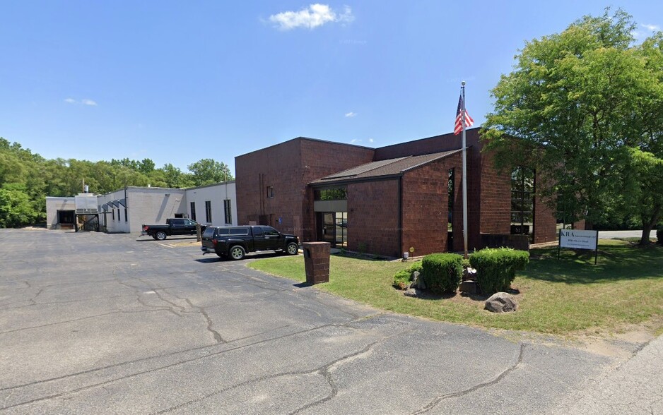 Primary Photo Of 1810 Clover Rd, Mishawaka Manufacturing For Sale