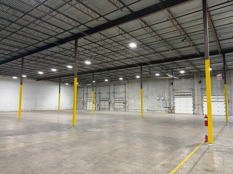 More Photos Of 8801 Wallisville Rd, Houston Warehouse For Lease