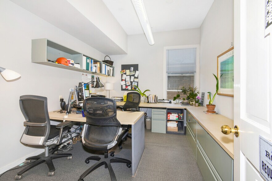 More Photos Of 1215 Cameron St, Alexandria Office For Lease