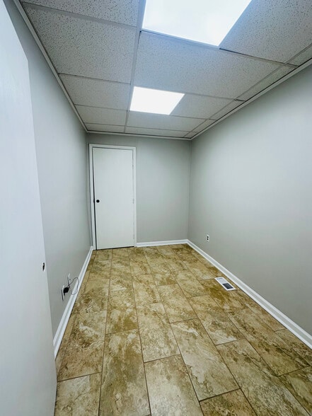 More Photos Of 5857 Kellogg Ave, Cincinnati Office For Lease