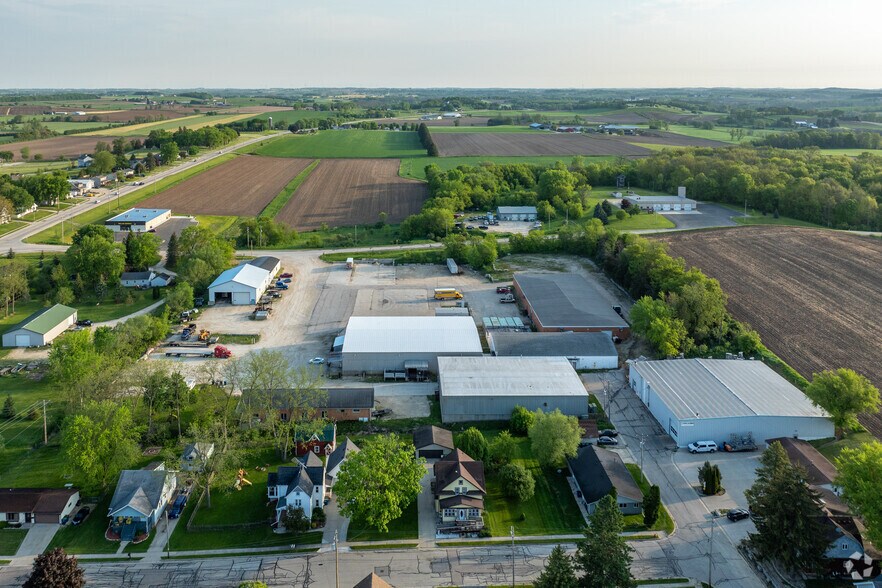 More Photos Of 625 Menomonee St, Theresa Warehouse For Lease