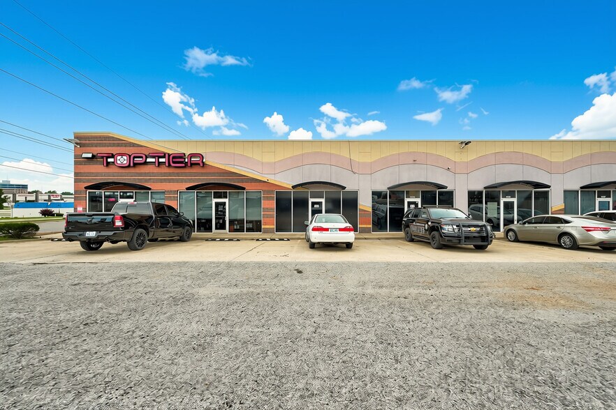 More Photos Of 140 S Midwest Blvd, Oklahoma City Unknown For Lease
