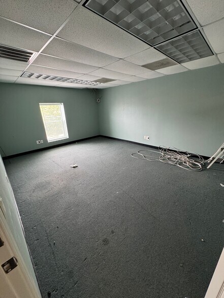 More Photos Of 8717 Windswept Ln, Houston Warehouse For Lease