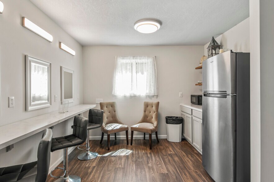 More Photos Of 74 Gore Rd, Boaz Restaurant For Sale