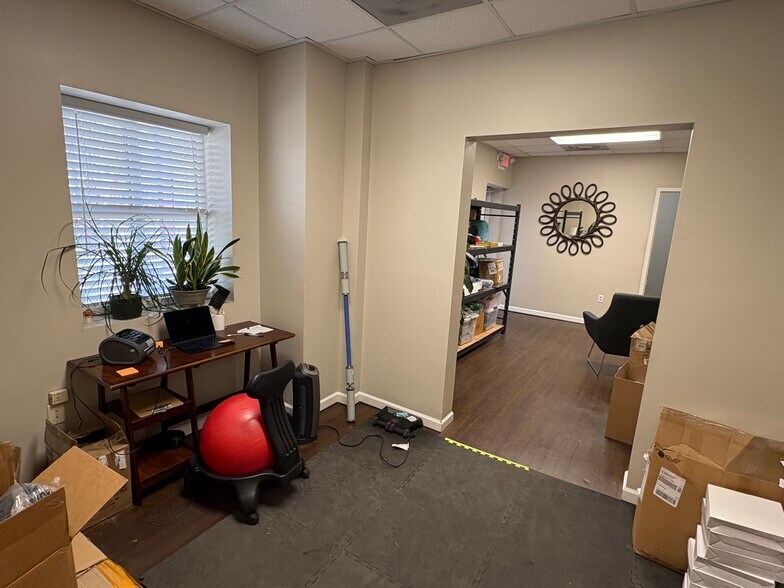 More Photos Of 2612 Larch Ln, Mount Pleasant Flex For Lease