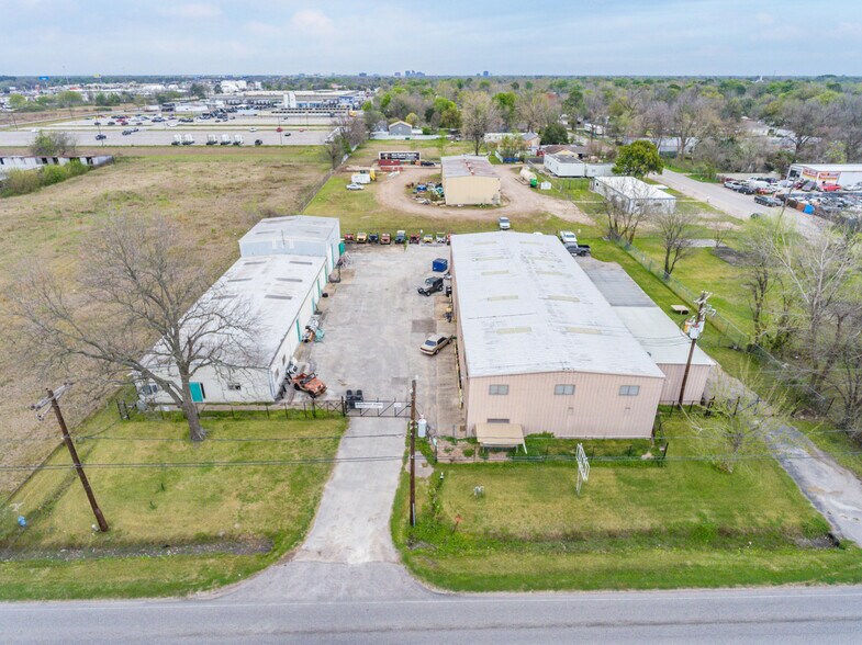 More Photos Of 410 W Canino Rd, Houston Manufacturing For Sale