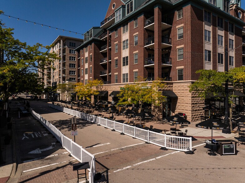 More Photos Of 44 N Vail Ave, Arlington Heights Apartments For Lease