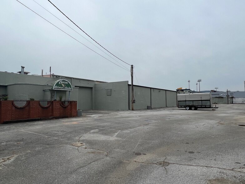 More Photos Of 1809 Broad St, Chattanooga General Retail For Sale