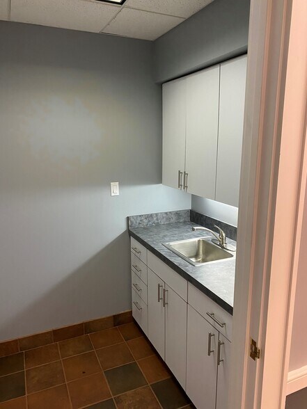 More Photos Of 111 W Washington St, Louisville Loft Creative Space For Sale