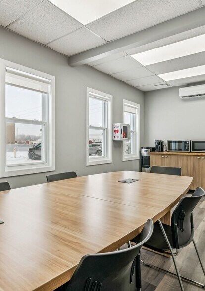 More Photos Of 2200 Rue André-C.-Hamel, Drummondville Industrial For Sale