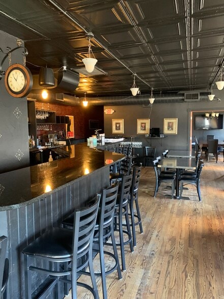 More Photos Of 307 N Broadway, Green Bay Restaurant For Sale