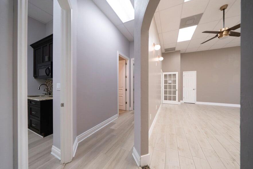 More Photos Of 24551 Production Cir, Bonita Springs Showroom For Lease