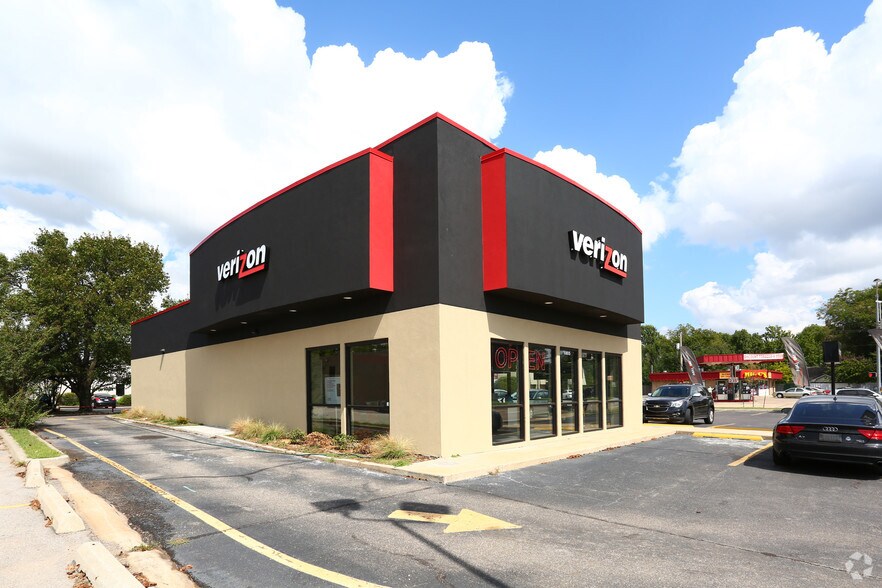 More Photos Of 1805 W Main St, Norman Storefront For Lease