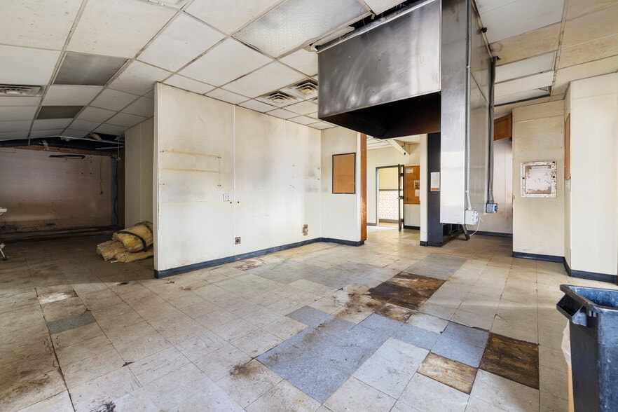 More Photos Of 2608 North St, Nacogdoches Specialty For Lease