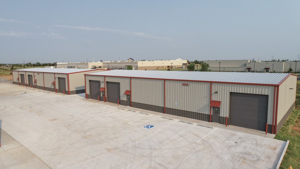 Primary Photo Of 1031 Thunderbird Lane, Mustang Warehouse For Lease