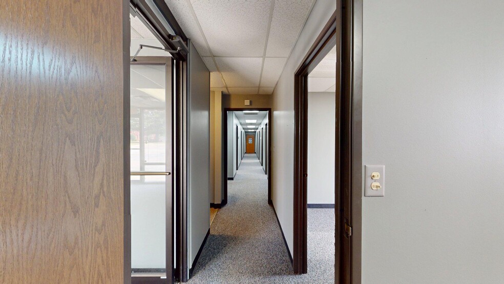 More Photos Of 2109 N Yellowood Ave, Broken Arrow Light Distribution For Lease