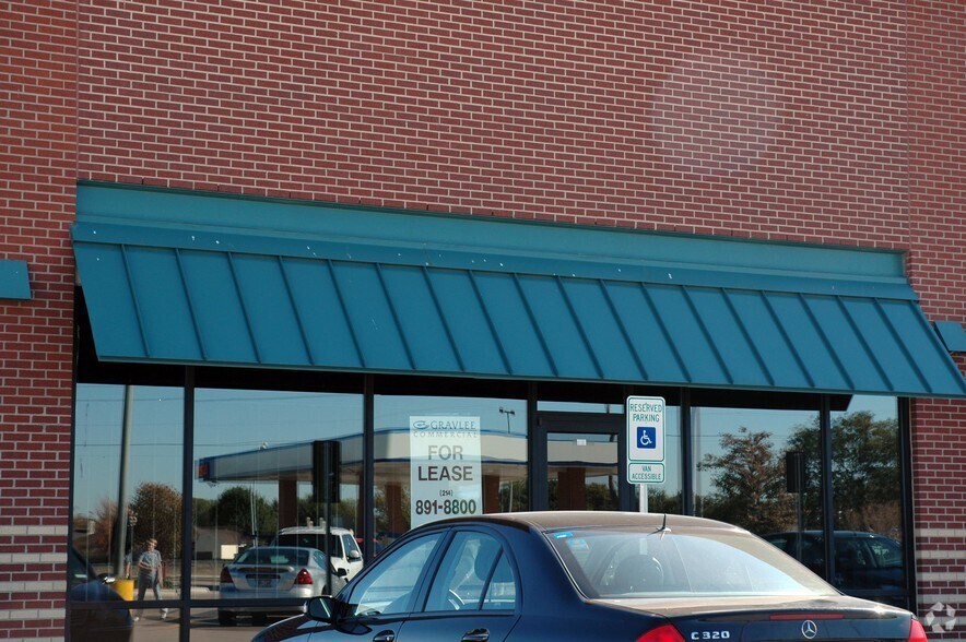 More Photos Of 3046 Lavon Dr, Garland General Retail For Lease