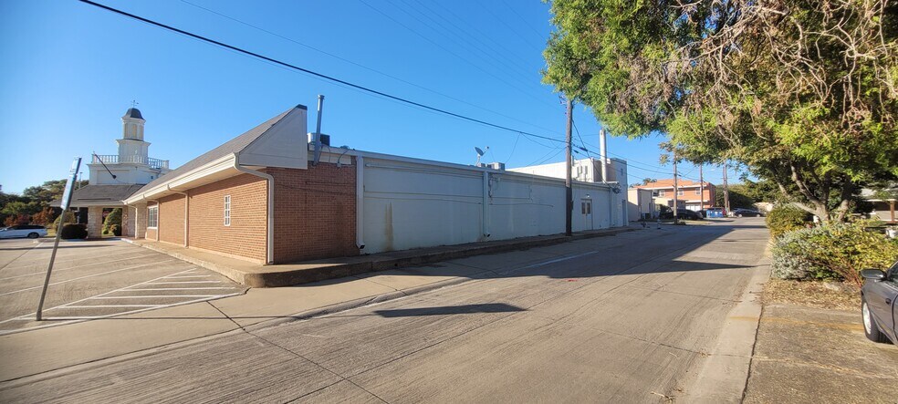 More Photos Of 302 N Main St, Duncanville Restaurant For Sale