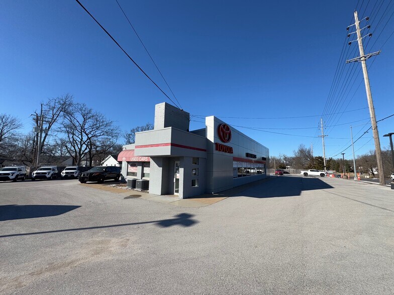 More Photos Of 10811 Manchester Rd, Kirkwood Auto Dealership For Sale