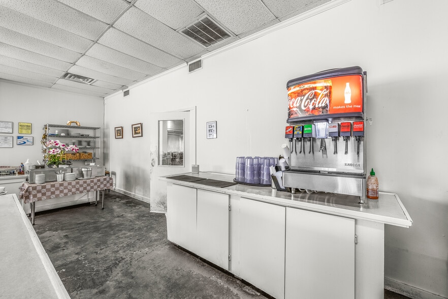 More Photos Of 697 W Cherry St, Jesup Restaurant For Sale
