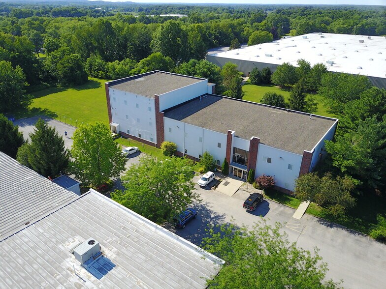 More Photos Of 1145 N Sunrise Greetings Ct, Bloomington Office For Sale