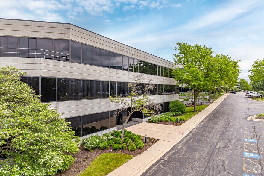 Primary Photo Of 950 Warrenville Rd, Lisle Office For Lease