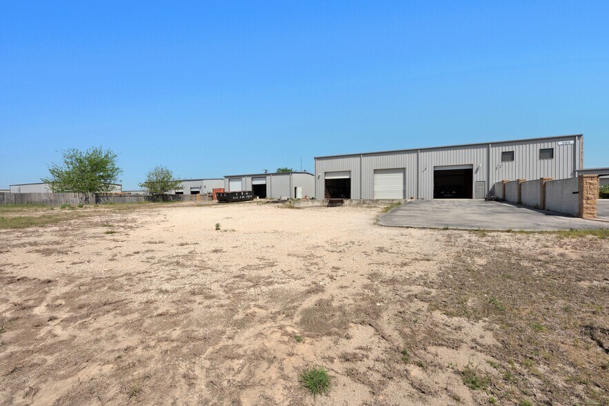 More Photos Of 165 Tecon Cv, Buda Warehouse For Lease