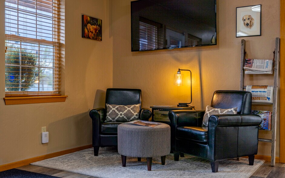 More Photos Of 802 Canyon Ave, Cody Office For Sale