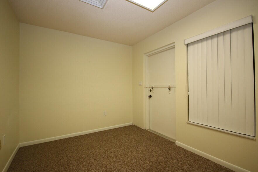 More Photos Of 561 S Duncan Ave, Clearwater Medical For Sale