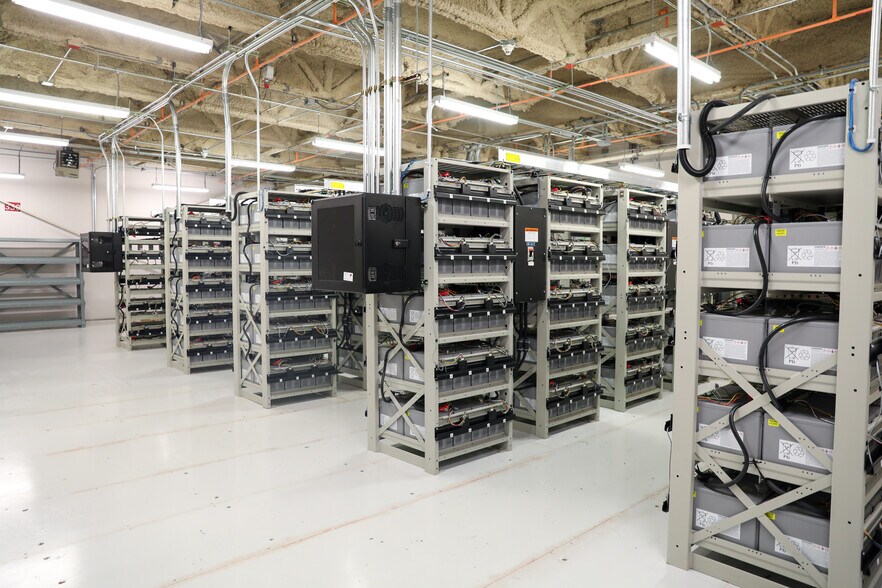 More Photos Of 1001 Windward Concourse, Alpharetta Industrial For Lease