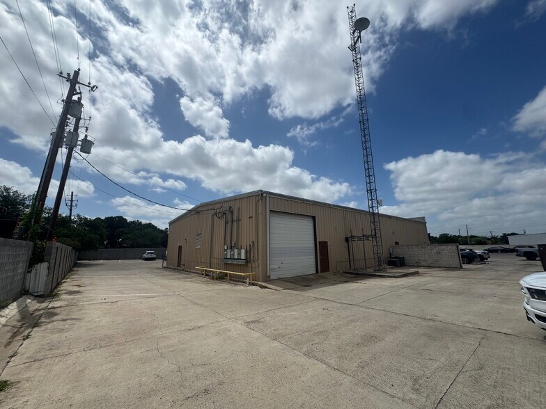 More Photos Of 5713 Springfield Ave, Laredo Office For Lease