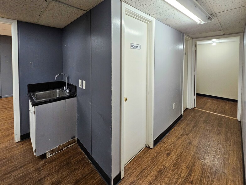 More Photos Of 209 S Leggett Dr, Abilene Office For Sale