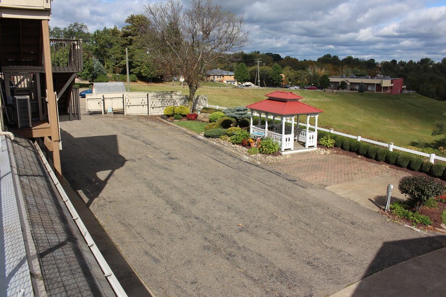 More Photos Of 725 Main St, Wintersville Restaurant For Sale