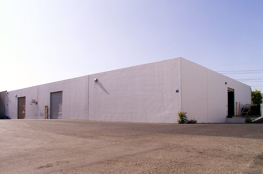 More Photos Of 331 W Levers Pl, Orange Manufacturing For Lease