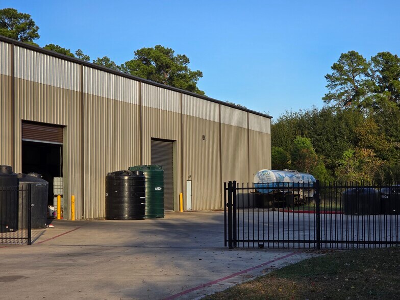 More Photos Of 16310 Aldine Westfield Rd, Houston Warehouse For Sale